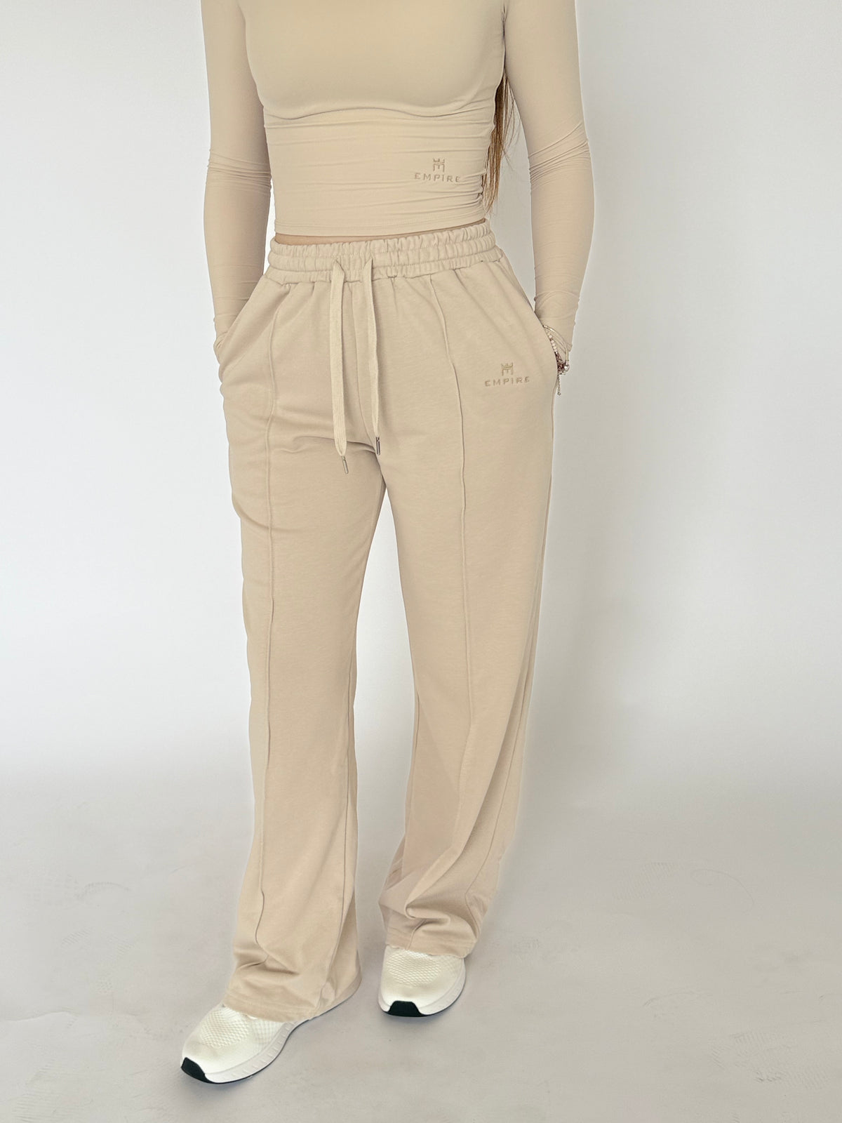 Woman wearing baggy beige joggers with pockets 