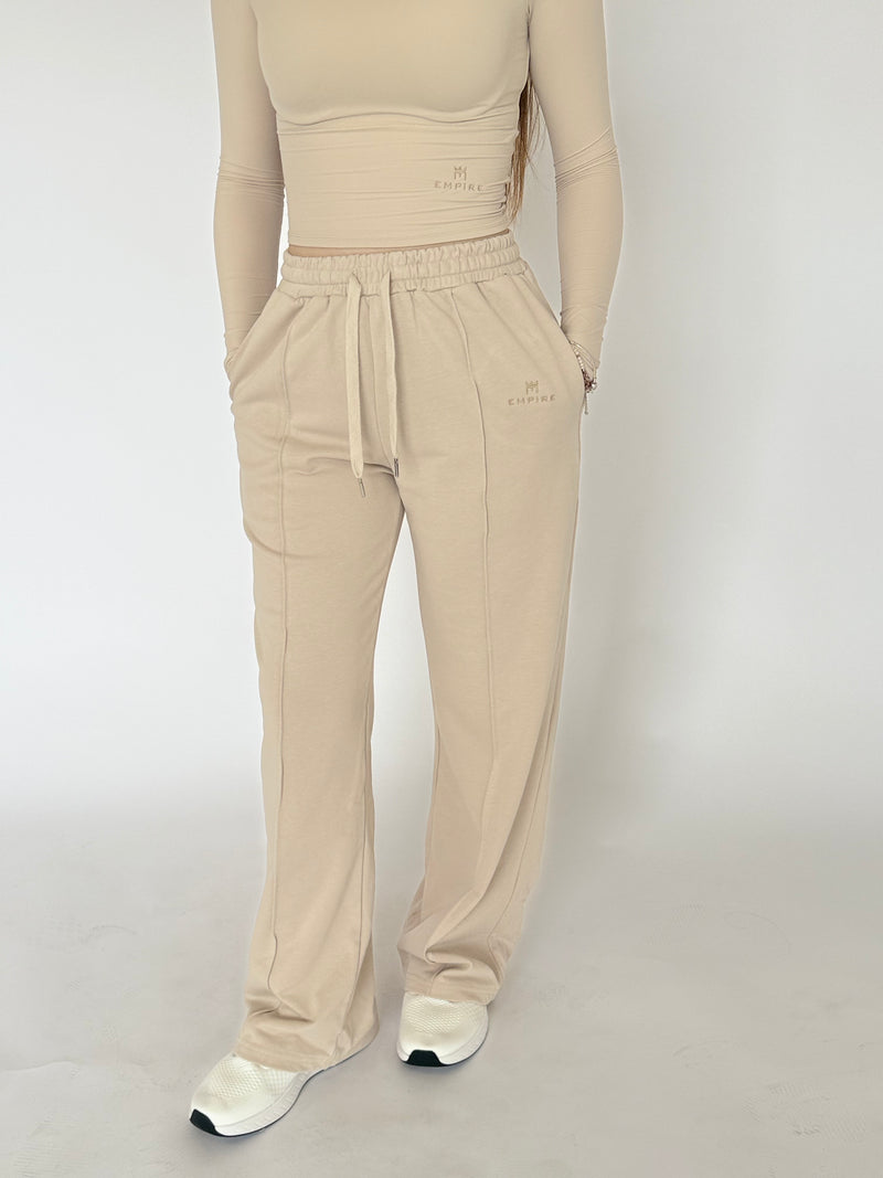 Woman wearing baggy beige joggers with pockets 