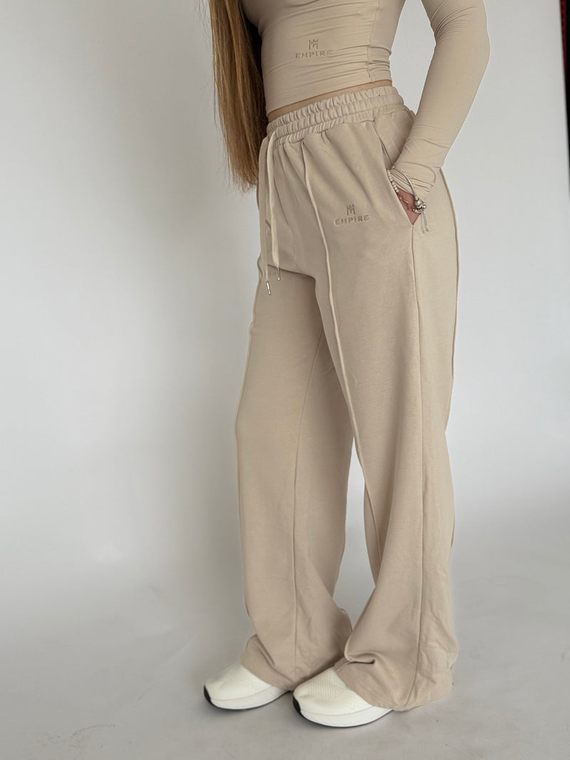 Woman wearing baggy beige joggers with pockets 
